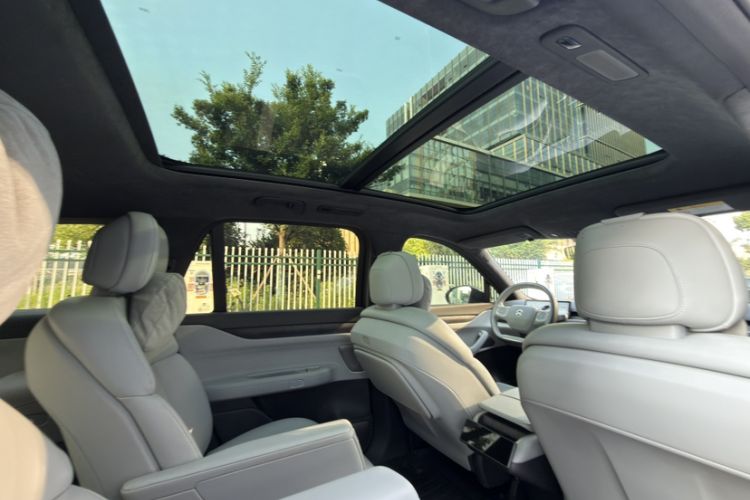 Used Nio ES8 2023 75 kWh Interior 7