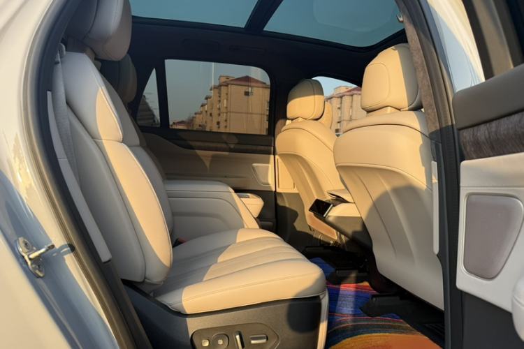 Used Nio ES8 2023 75 kWh Executive Edition Interior 7
