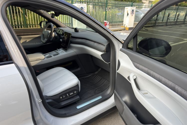Used Nio ES8 2023 75 kWh Interior 8