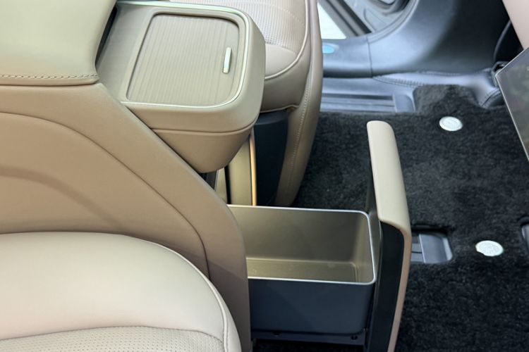 Used Nio ES8 2023 75 kWh Executive Edition Interior 9
