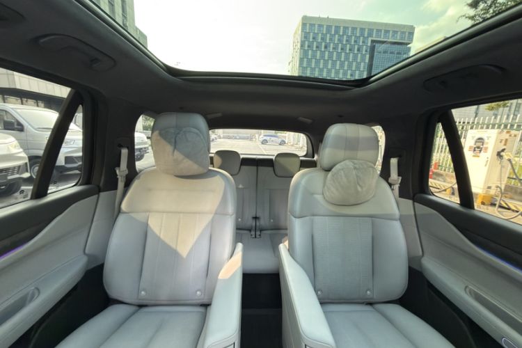 Used Nio ES8 2023 75 kWh Interior 9