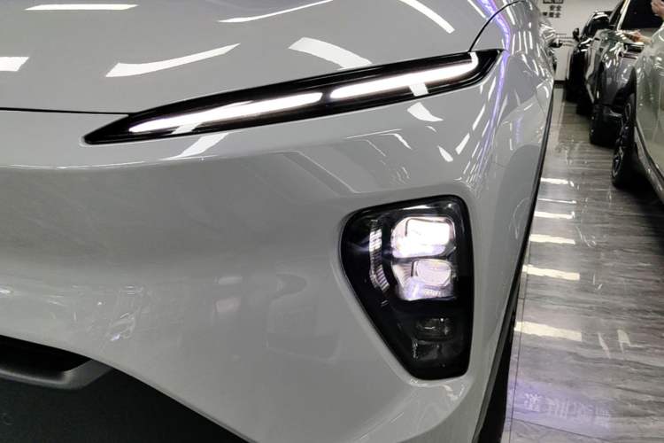 Used Nio ES8 2023 75 kWh Left Front Headlight