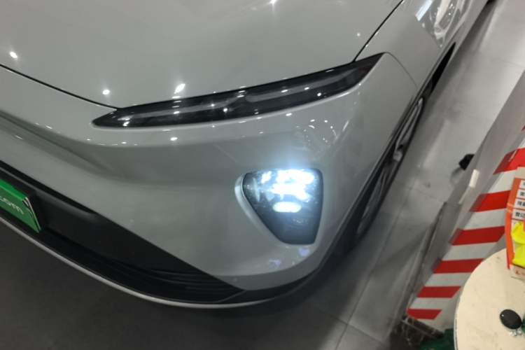 Used Nio ES8 2023 75 kWh Left Front Headlight