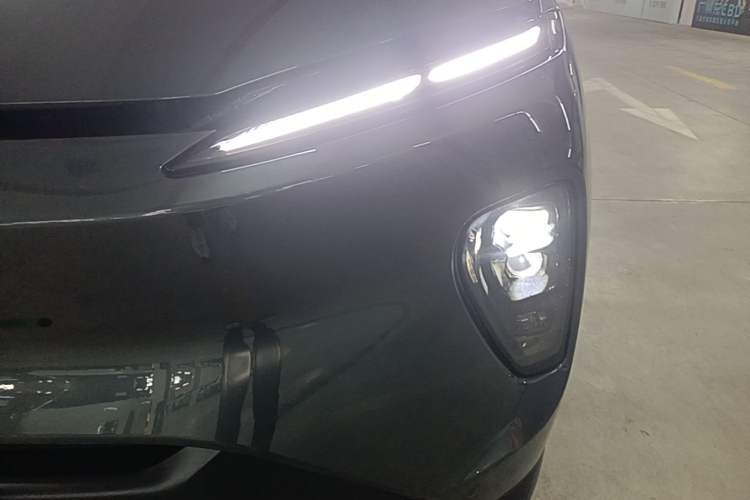Used Nio ES8 2023 75 kWh Left Front Headlight
