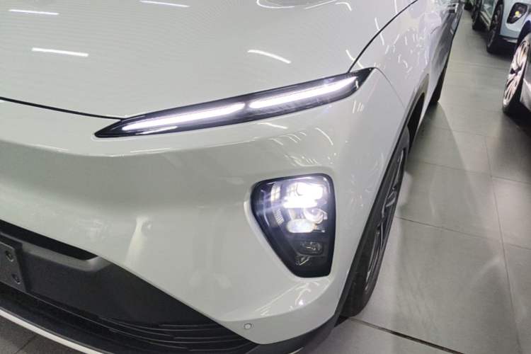 Used Nio ES8 2023 75 kWh Left Front Headlight