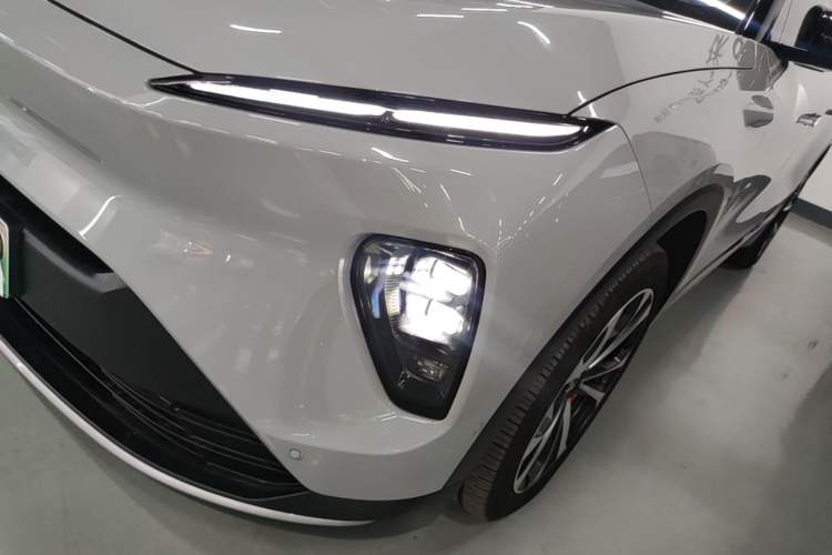 Used Nio ES8 2023 75 kWh Left Front Headlight
