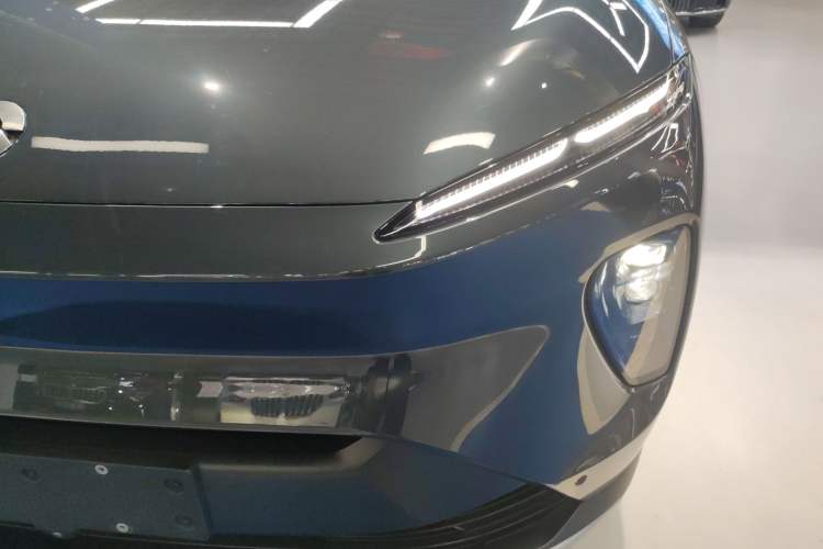 Used Nio ES8 2023 75 kWh Left Front Headlight