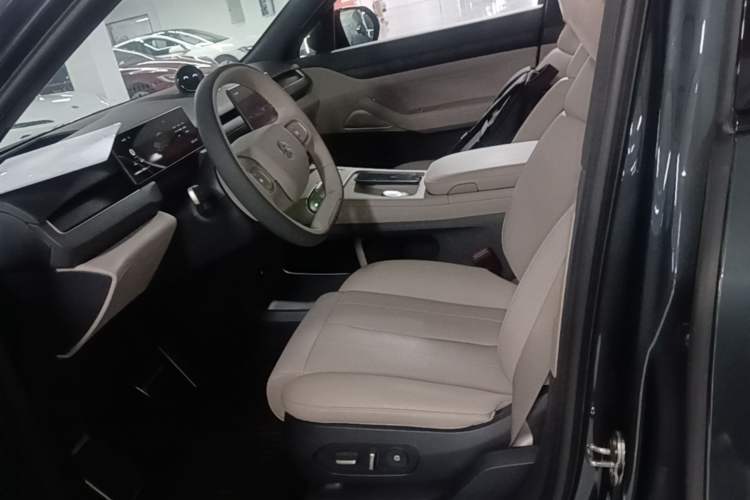Used Nio ES8 2023 75 kWh Executive Edition Left Front Seat