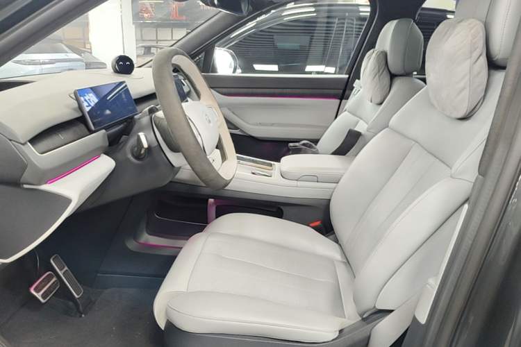Used Nio ES8 2023 75 kWh Left Front Seat