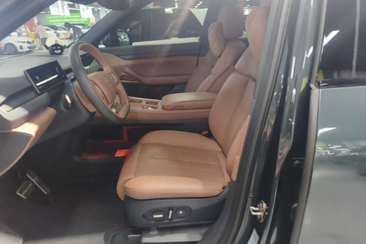 Used Nio ES8 2023 75 kWh Left Front Seat