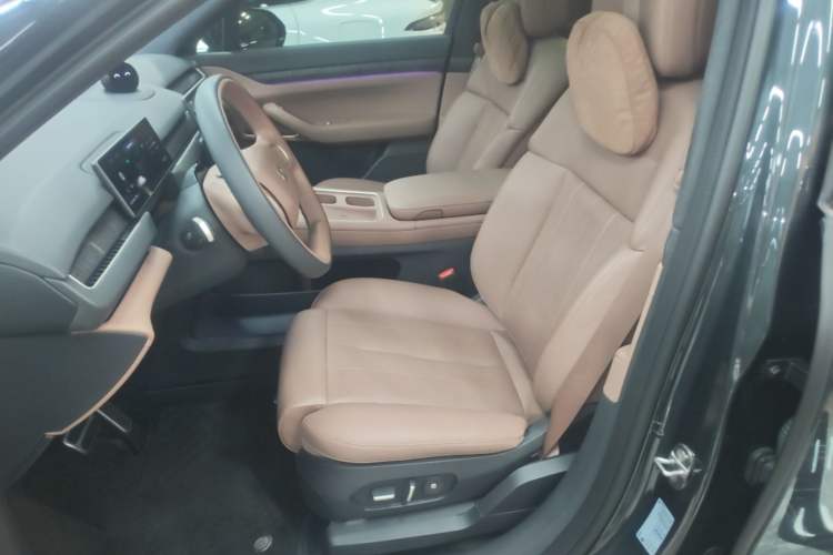 Used Nio ES8 2023 75 kWh Executive Edition Left Front Seat