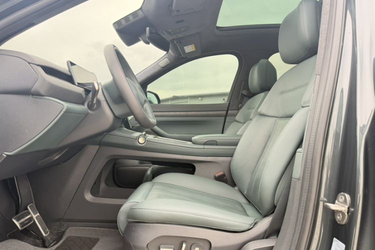 Used Nio ES8 2023 100kWh Signature Edition Left Front Seat