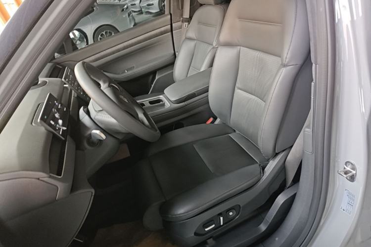 Used Nio ES8 2023 75 kWh Left Front Seat