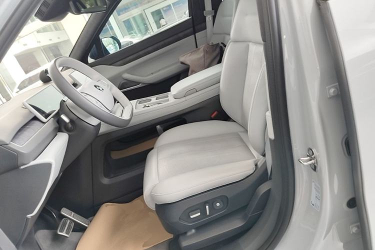 Used Nio ES8 2023 75 kWh Left Front Seat
