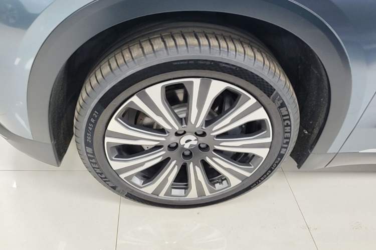 Used Nio ES8 2023 75 kWh Left Front Wheel Hub