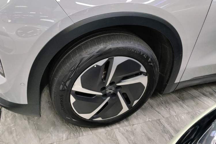 Used Nio ES8 2023 75 kWh Left Front Wheel Hub