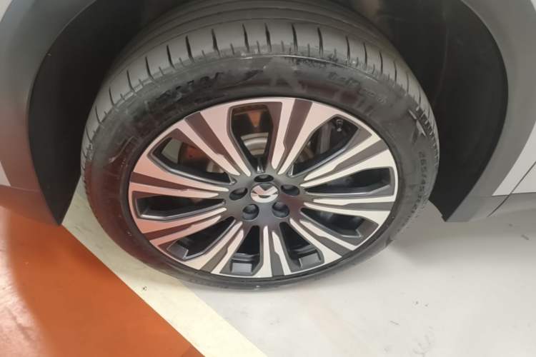 Used Nio ES8 2023 75 kWh Left Front Wheel Hub