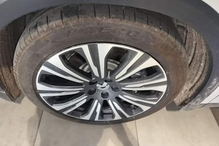 Used Nio ES8 2023 75 kWh Executive Edition Left Front Wheel Hub
