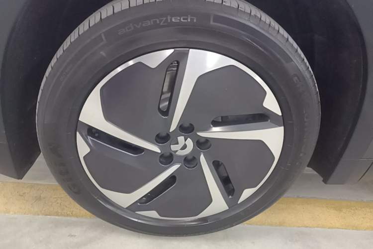 Used Nio ES8 2023 75 kWh Left Front Wheel Hub