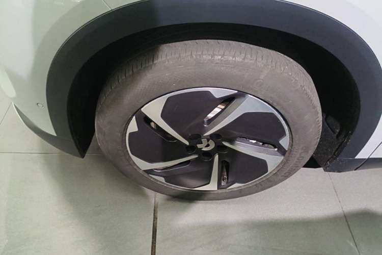 Used Nio ES8 2023 75 kWh Left Front Wheel Hub