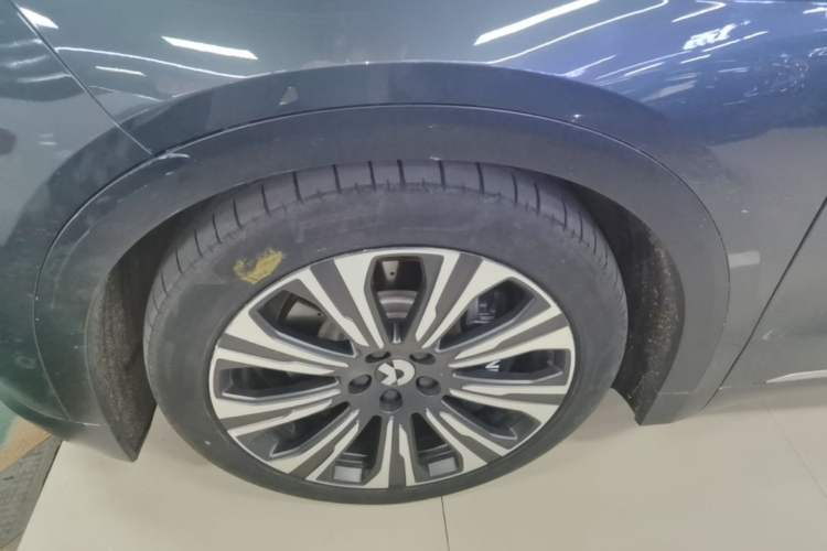 Used Nio ES8 2023 75 kWh Left Front Wheel Hub