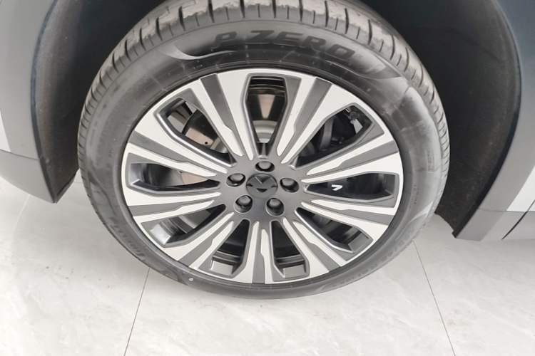 Used Nio ES8 2023 75 kWh Left Front Wheel Hub