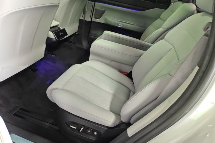 Used Nio ES8 2023 75 kWh Left Rear Seat