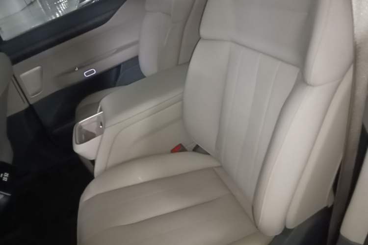 Used Nio ES8 2023 75 kWh Executive Edition Left Rear Seat