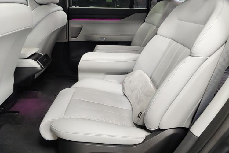 Used Nio ES8 2023 75 kWh Left Rear Seat