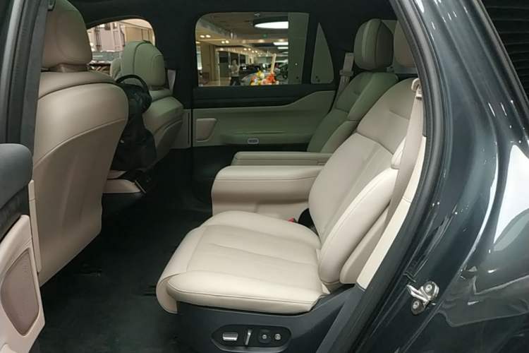 Used Nio ES8 2023 75 kWh Left Rear Seat