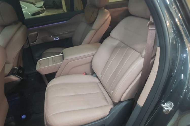 Used Nio ES8 2023 75 kWh Executive Edition Left Rear Seat