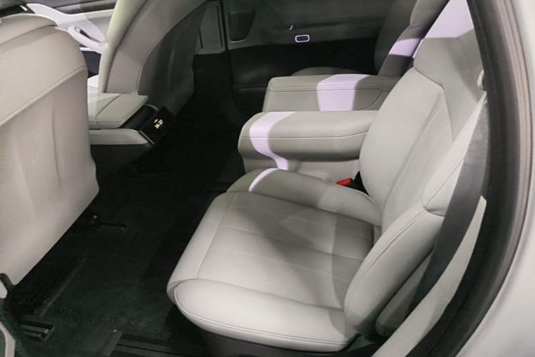Used Nio ES8 2023 75 kWh Left Rear Seat
