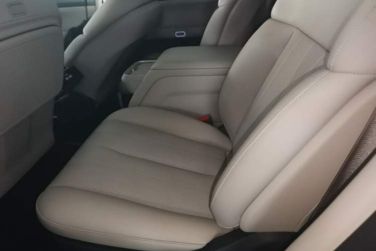 Used Nio ES8 2023 75 kWh Executive Edition Left Rear Seat