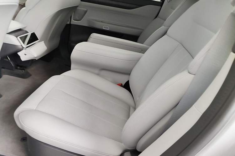 Used Nio ES8 2023 75 kWh Left Rear Seat