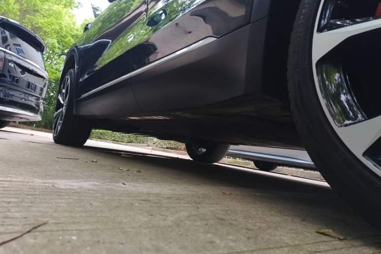 Used Nio ES8 2023 100kWh Signature Edition Left Side Sill