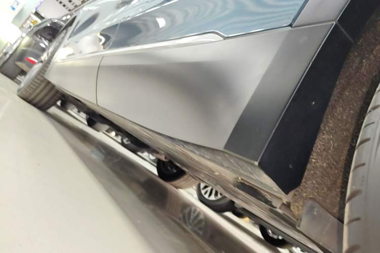 Used Nio ES8 2023 75 kWh Left Side Sill
