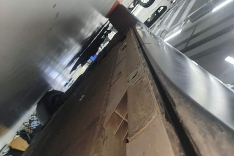 Used Nio ES8 2023 75 kWh Left Side Sill