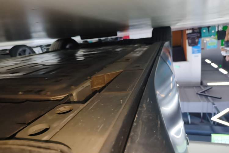 Used Nio ES8 2023 75 kWh Left Side Sill