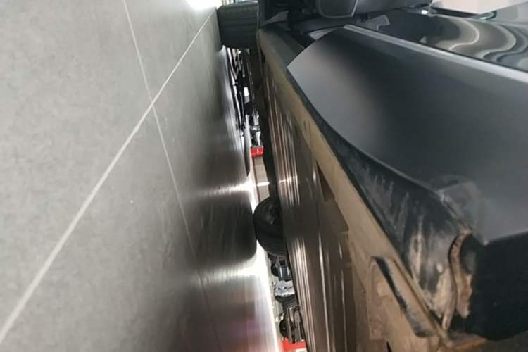 Used Nio ES8 2023 75 kWh Left Side Sill