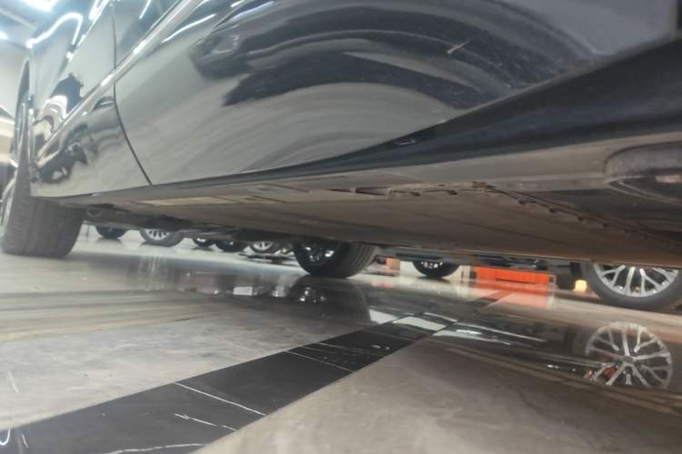 Used Nio ES8 2023 75 kWh Executive Edition Left Side Sill