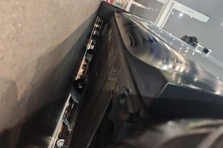 Used Nio ES8 2023 100kWh Signature Edition Left Side Sill