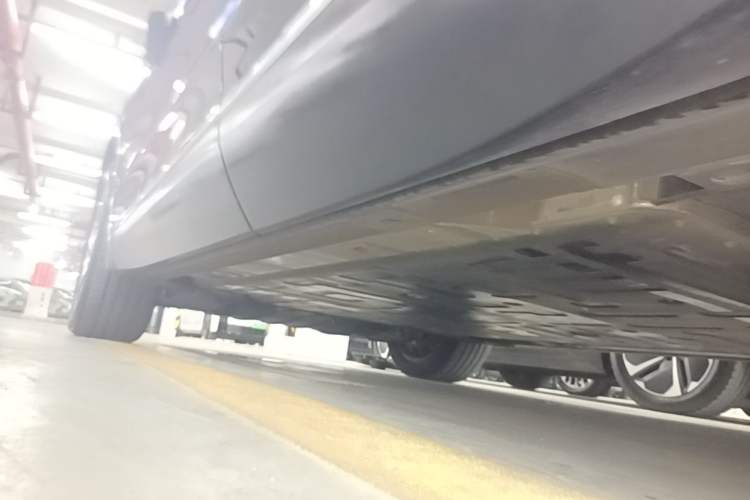 Used Nio ES8 2023 75 kWh Left Side Sill