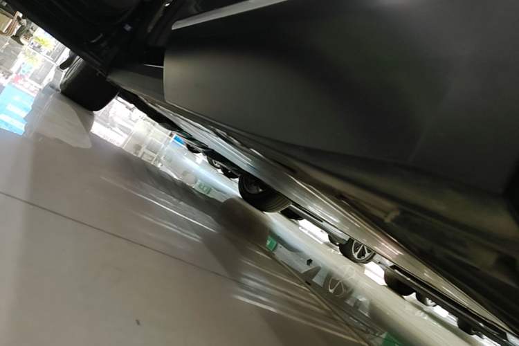 Used Nio ES8 2023 75 kWh Left Side Sill