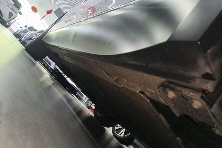 Used Nio ES8 2023 75 kWh Left Side Sill