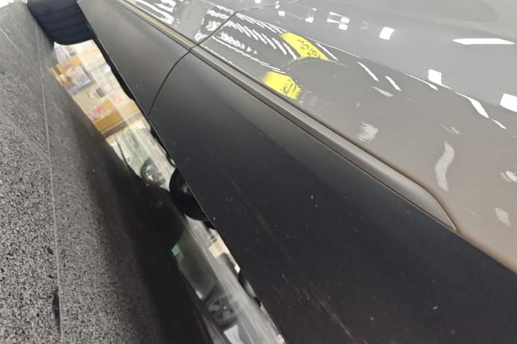 Used Nio ES8 2023 75 kWh Left Side Sill