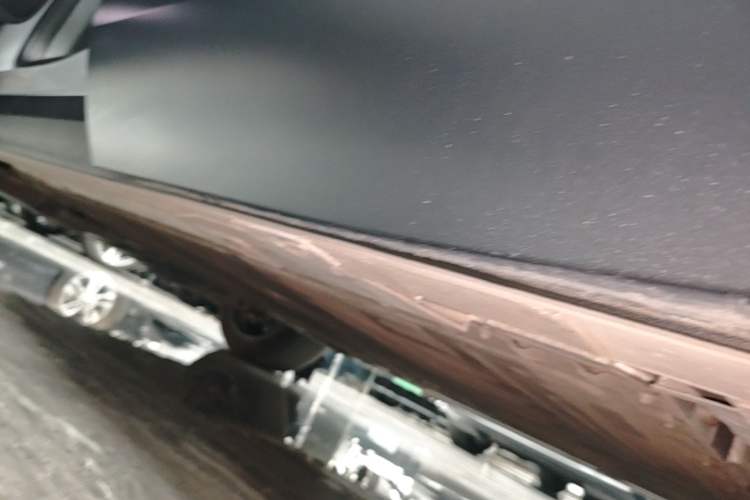 Used Nio ES8 2023 75 kWh Executive Edition Left Side Sill
