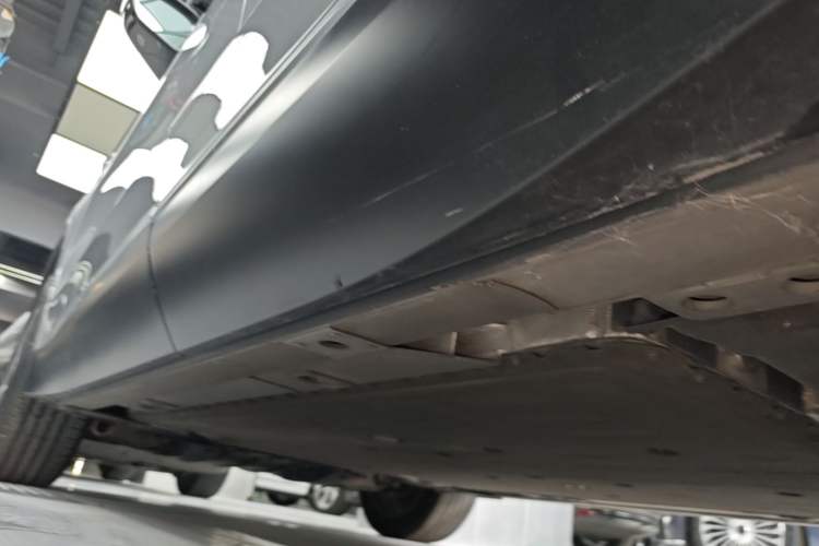 Used Nio ES8 2023 75 kWh Executive Edition Left Side Sill