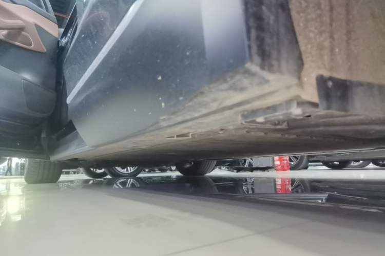 Used Nio ES8 2023 75 kWh Left Side Sill