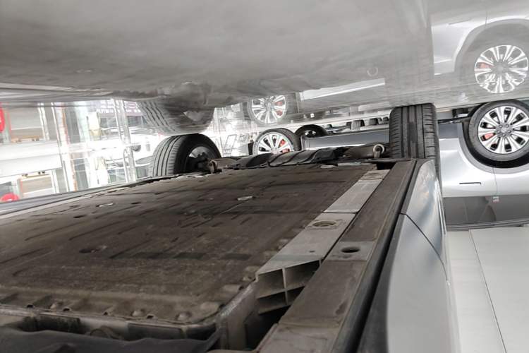 Used Nio ES8 2023 75 kWh Left Side Sill