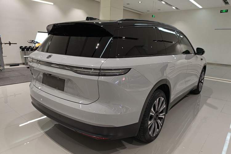 Used Nio ES8 2023 100kWh Executive Edition Rear Right 45 Deg